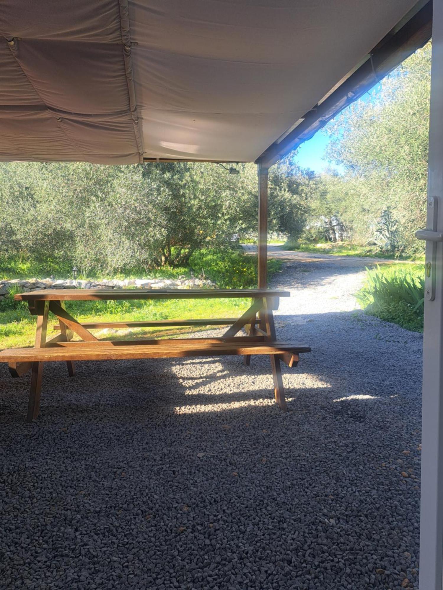 Ecoutez Les Oiseaux Hotel Lunel  Exterior photo