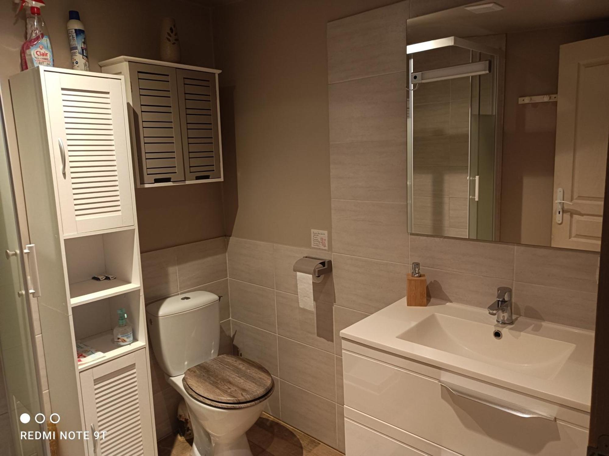 Ecoutez Les Oiseaux Hotel Lunel  Exterior photo